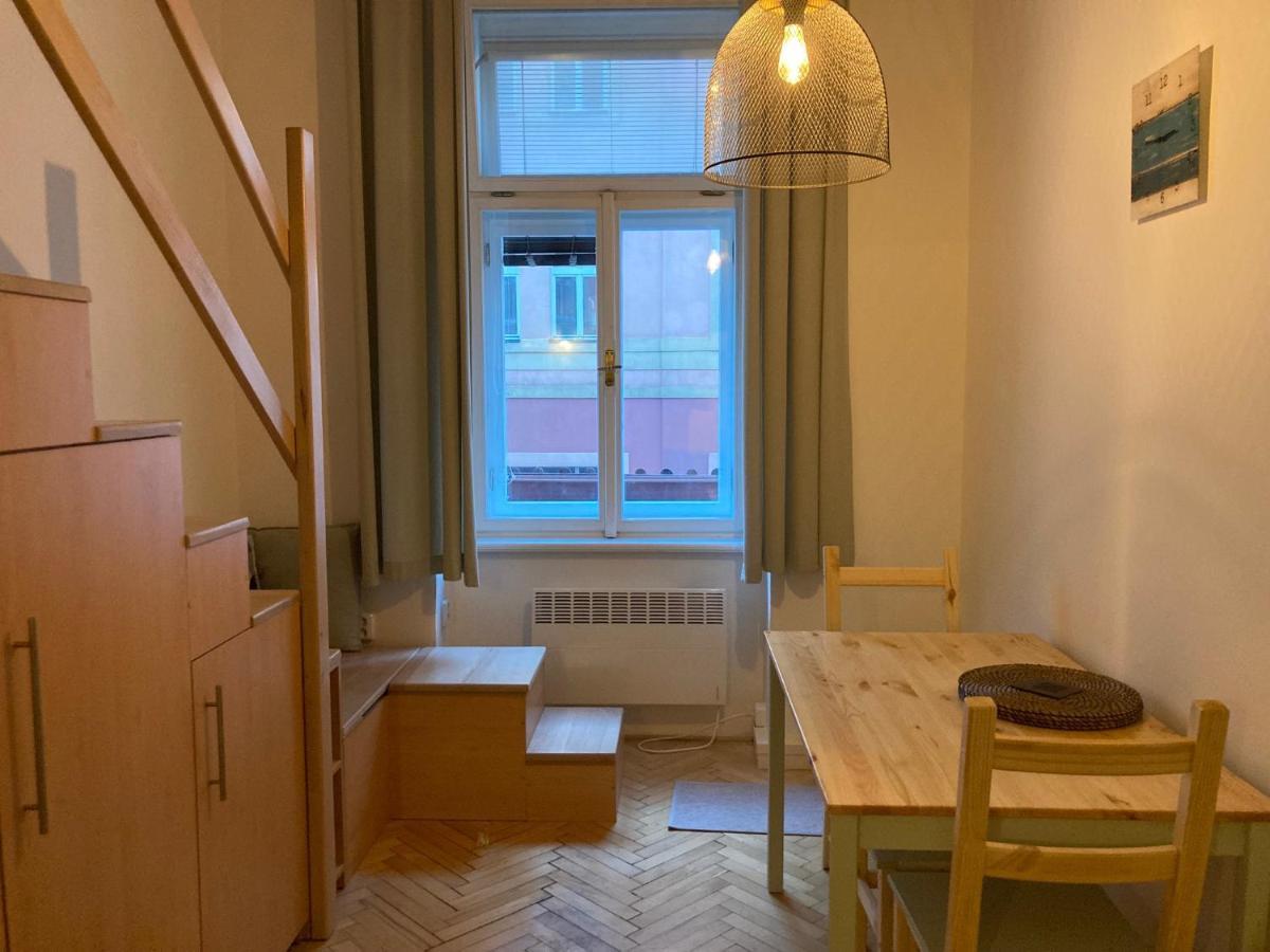 Apartment Jana Masaryka Prag Exteriör bild